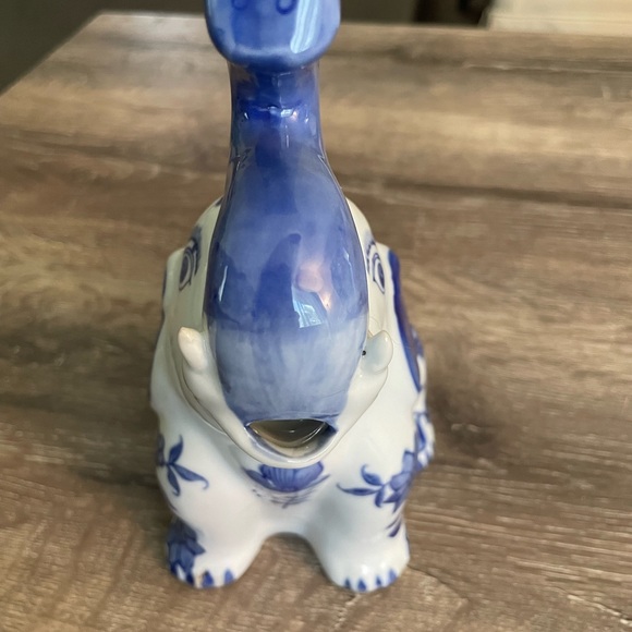 Porcelain Elephant Tea Pot by Baum Bros - Picture 5 of 7